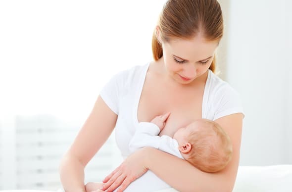 young-woman-breastfeeding-baby